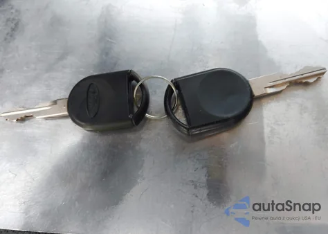 2009 Ford Escape Xlt z USA, uszkodzony, nr VIN 1FMCU03719KB80287